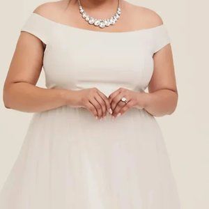 NWT Ivory Chiffon Torrid Wedding Dress